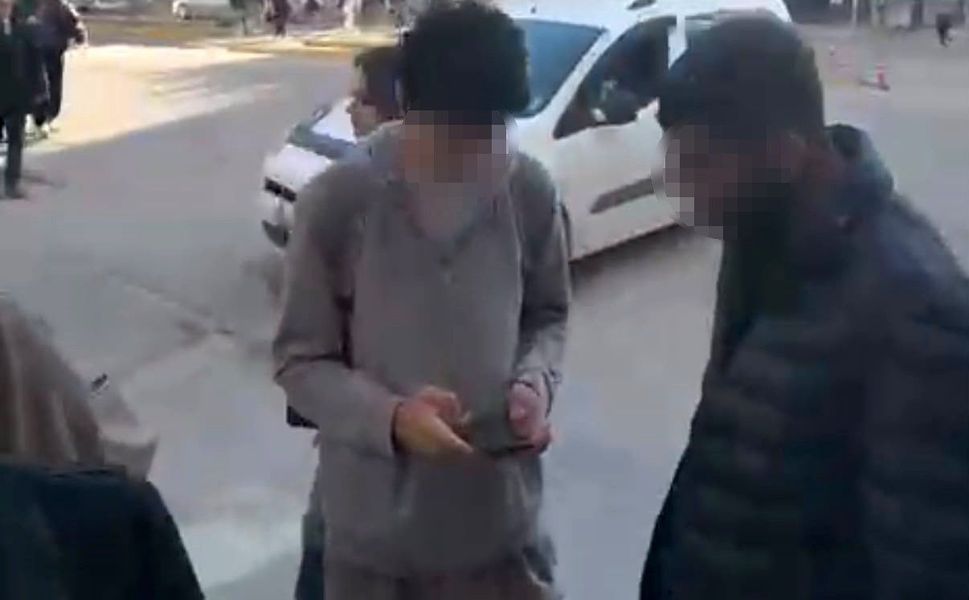 Eskişehir'de gence zorla tespih satmaya çalışan şahıs Ankara'da yakalandı