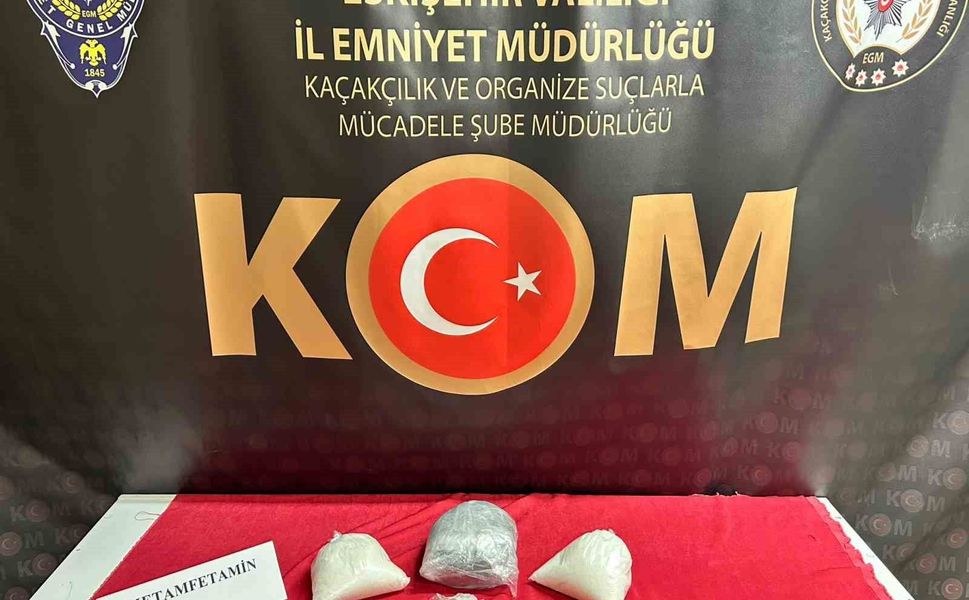 Eskişehir'de polis 3 kilo uyuşturucu ve binlerce sentetik hap ele geçirildi