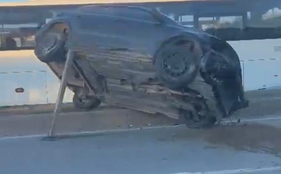 Eskişehir'de takla atan araçta sıkışan sürücü kurtarıldı