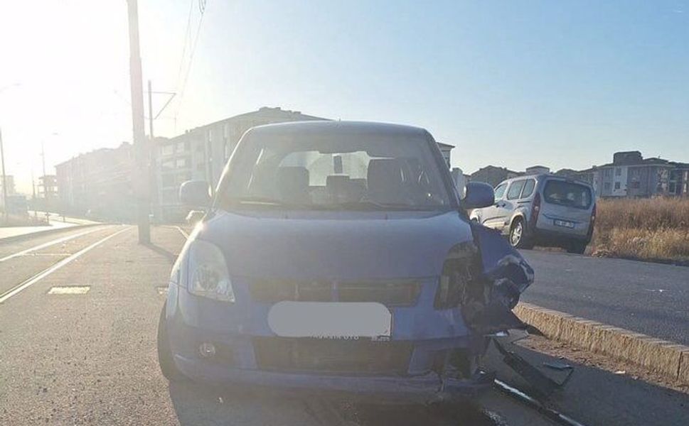 Eskişehir'de tramvay yolu üzerinde araç kazası: Seferler aksamalı yapılıyor