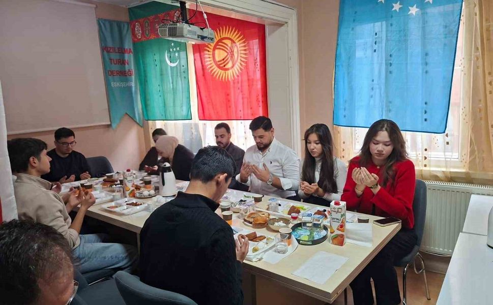 Eskişehir'de 'Türk Dünyası öğrencileri' kahvaltıda buluştular