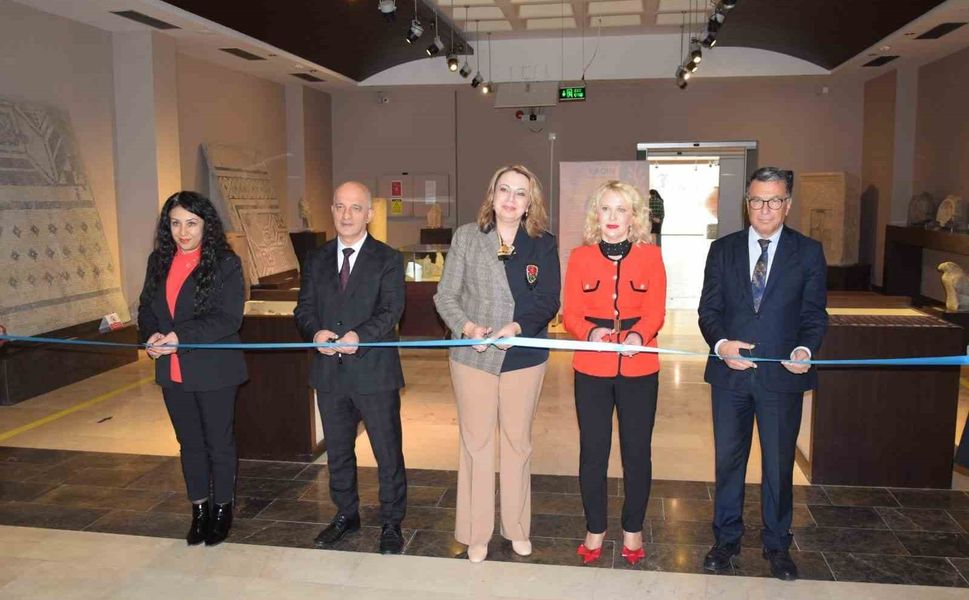 Eskişehir'de 'Yaşamın İzinde Kadın' sergisi açıldı