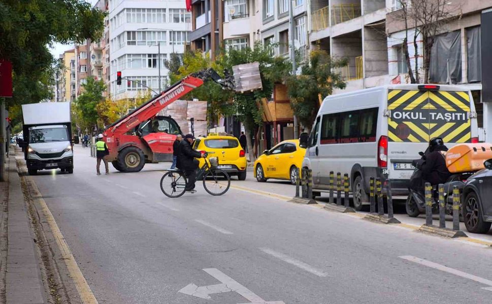 İnşaat çalışması trafiği kilitledi