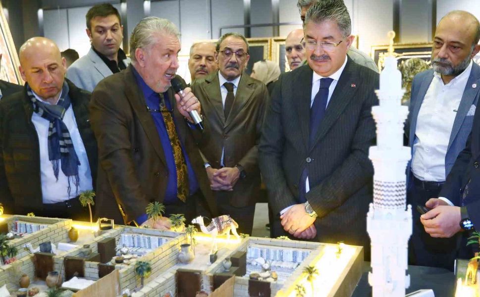 Mukaddes Emanetler ve Kâbe Örtüleri Sergisi açıldı