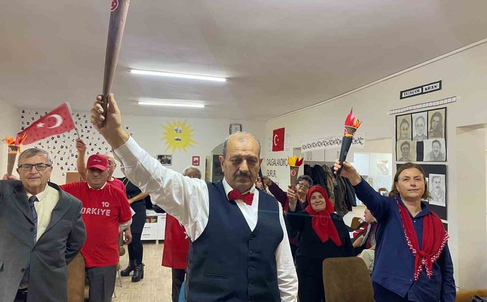 Odunpazarı Belediyesi'nin yaşlı bakım merkezlerinde Cumhuriyet coşkusu