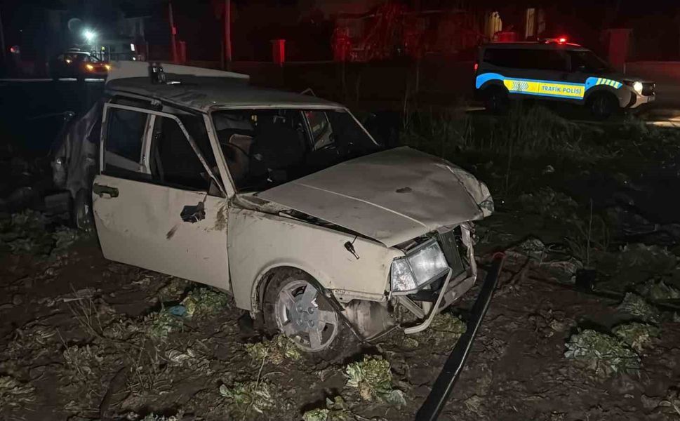 Polisin 'dur' ihtarına uymayan otomobil tarlaya uçtu: 1 yaralı