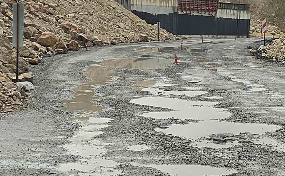 Seyitgazi-Kırka bağlantı yolunun onarılması bekleniyor