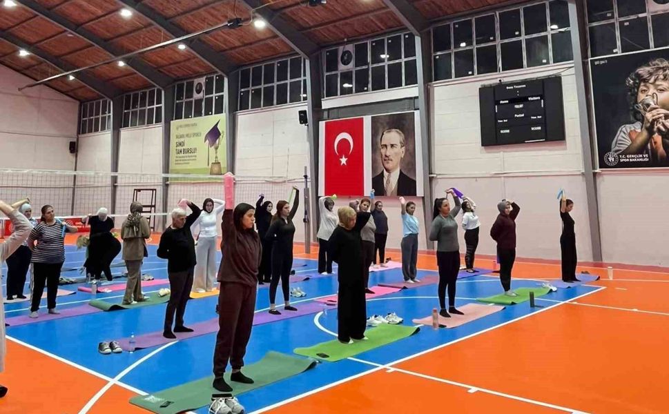 Sivrihisar'da kadınlara yönelik pilates kursu 57 kişinin katılımıyla başladı