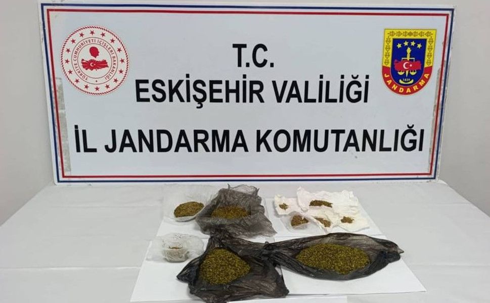 Şüpheli araçta yapılan aramada 174 gram bonzai ele geçirildi