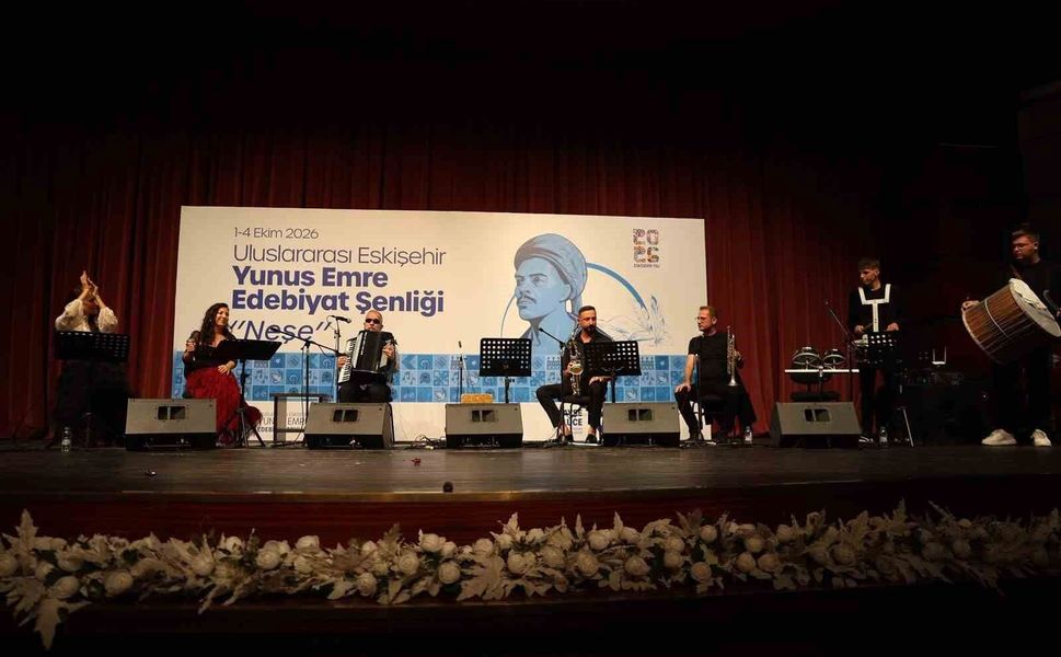 Uluslararası Eskişehir Yunus Emre Edebiyat Şenliği muhteşem bir açılışla başladı