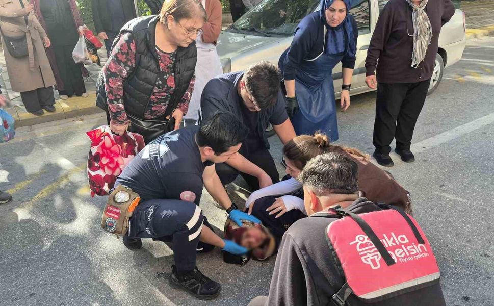 Yaşlı kadına çarpan gencin panik anları