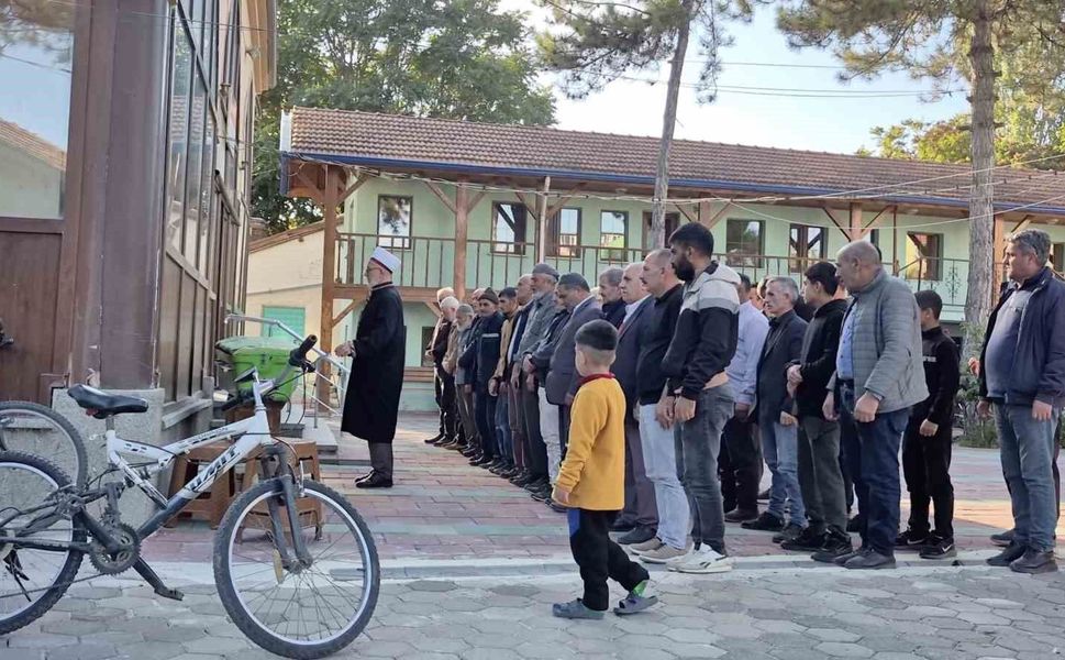 Yeğeni tarafından öldürülen amca son yolculuğuna uğurlandı