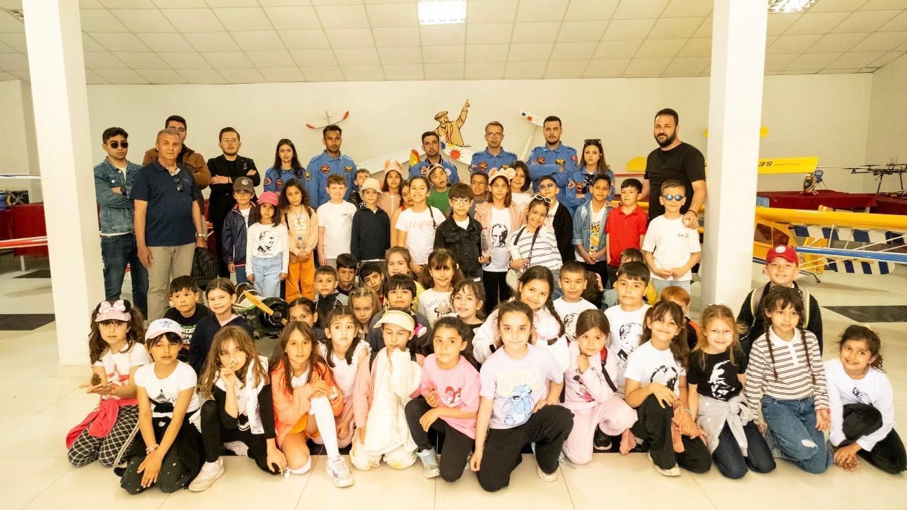 Çocuklar "İstikbal Göklerdedir" Dedi