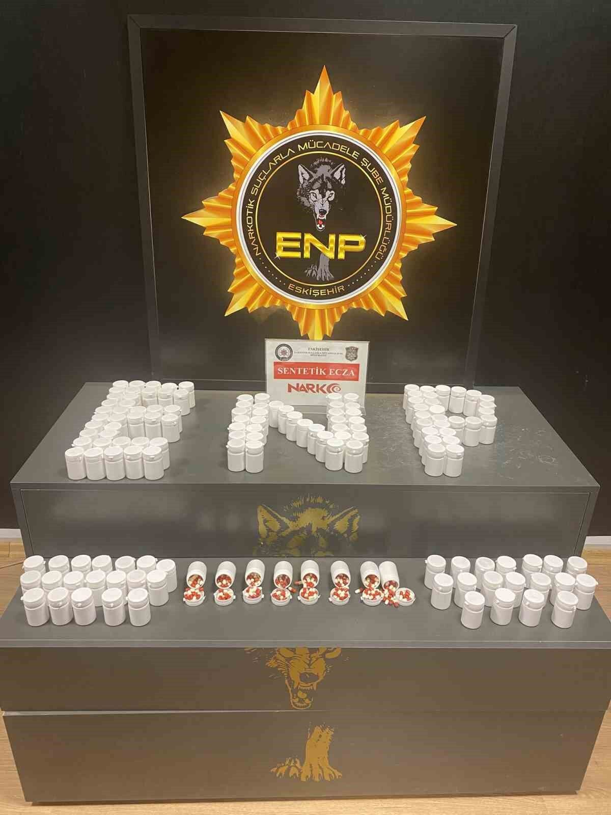 Eskişehir'de 8 bin 67 sentetik ecza hap ele geçirildi
