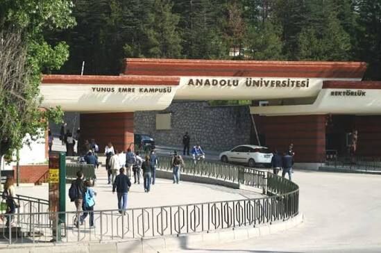 Anadolu Üniversitesinde akademik yıl 'Dünya Düzeni ve Türkiye' ilk dersiyle başlıyor