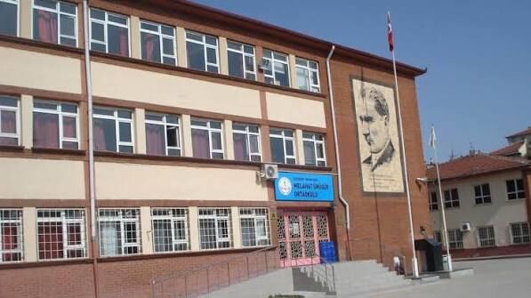 Melahat Ünügür Ortaokulu'nda bir öğrencinin arkadaşlarına makas çektiği iddiası ile ilgili açıklama
