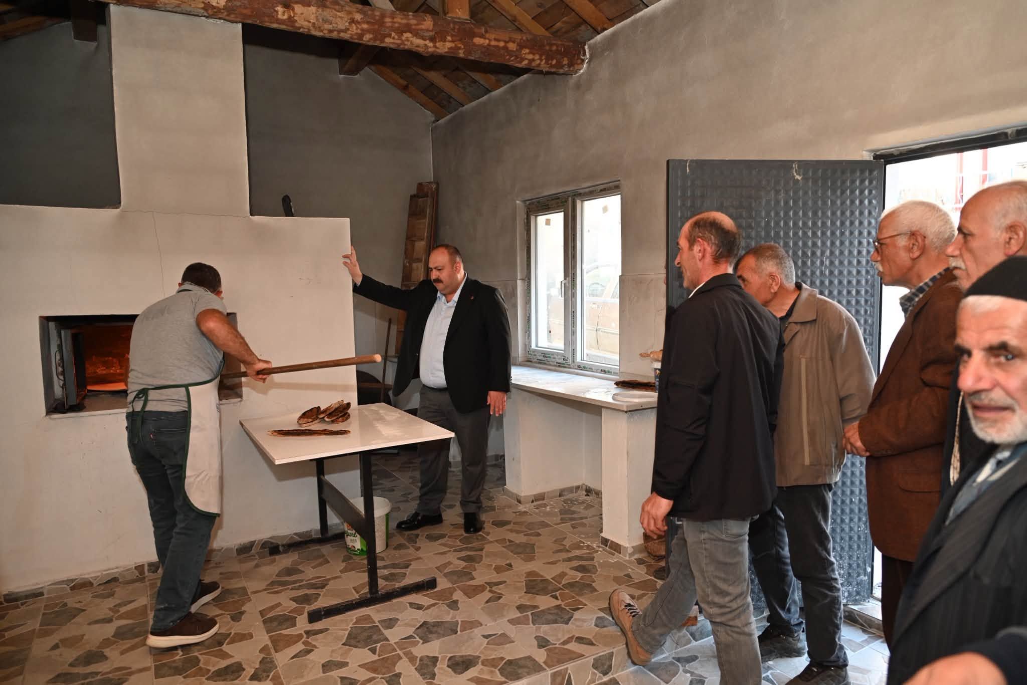 İnönü’de Yeni Fırın Ve Tandır Evi Hizmete Açıldı: İlk Pideler Başkan Hamamcı’ya İkram Edildi